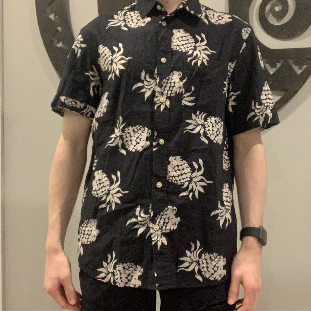 Men’s H&M pineapple button down
